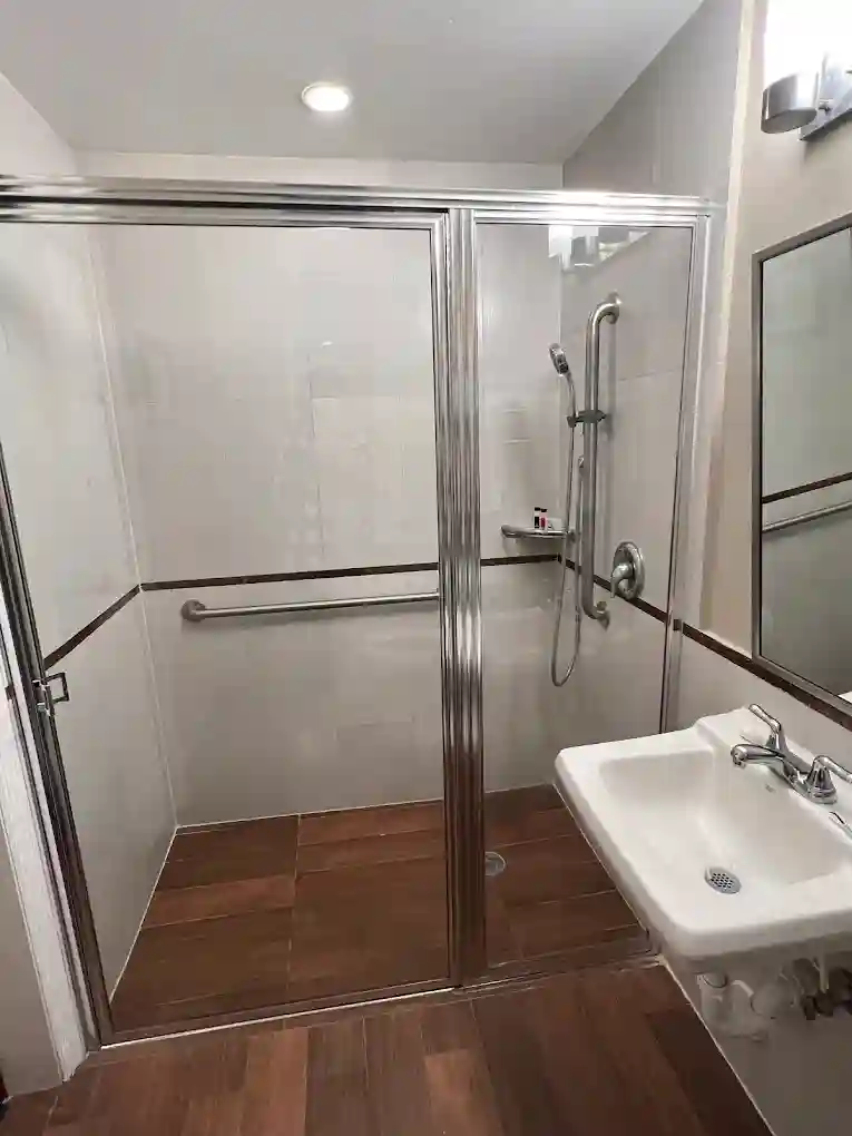 Ramada by Wyndham Miami Springs, Miami International Airport bathroom view