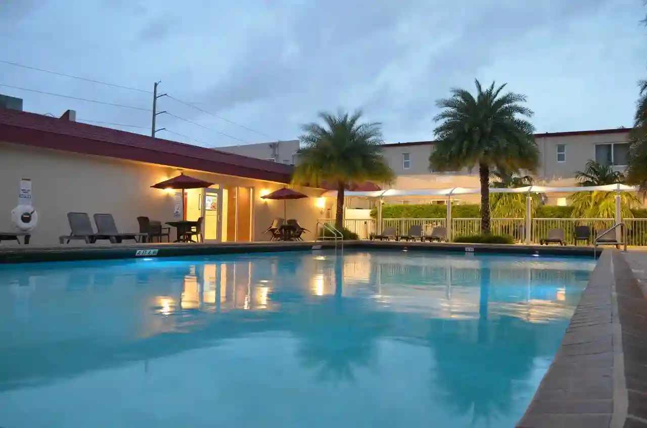 Ramada by Wyndham Miami Springs, Miami International Airport swimming pool